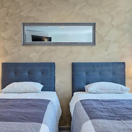 Luxury Flats In City Centre Pula Buitenkant foto