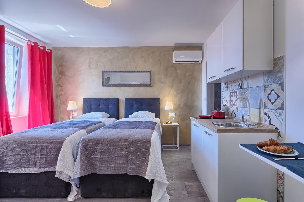 Luxury Flats In City Centre Pula Buitenkant foto
