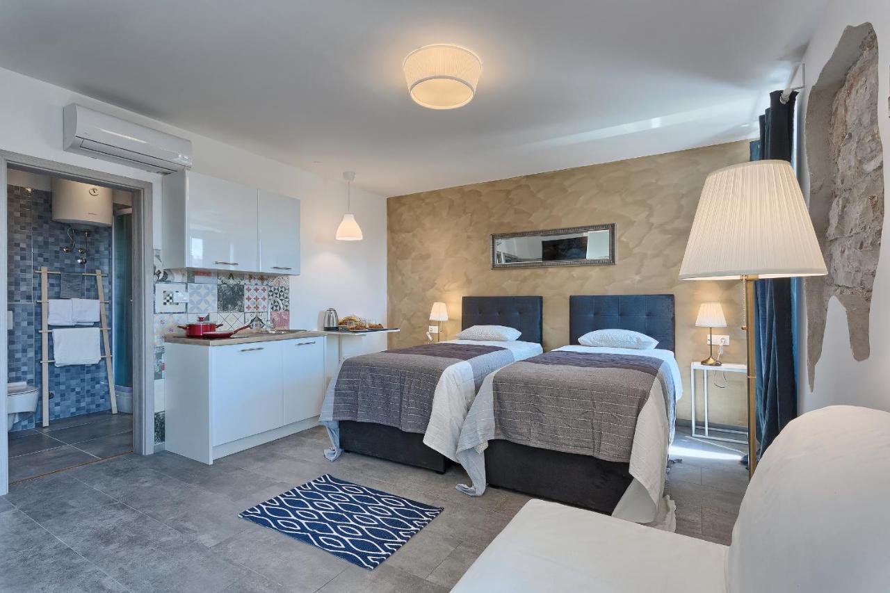 Luxury Flats In City Centre Pula Buitenkant foto