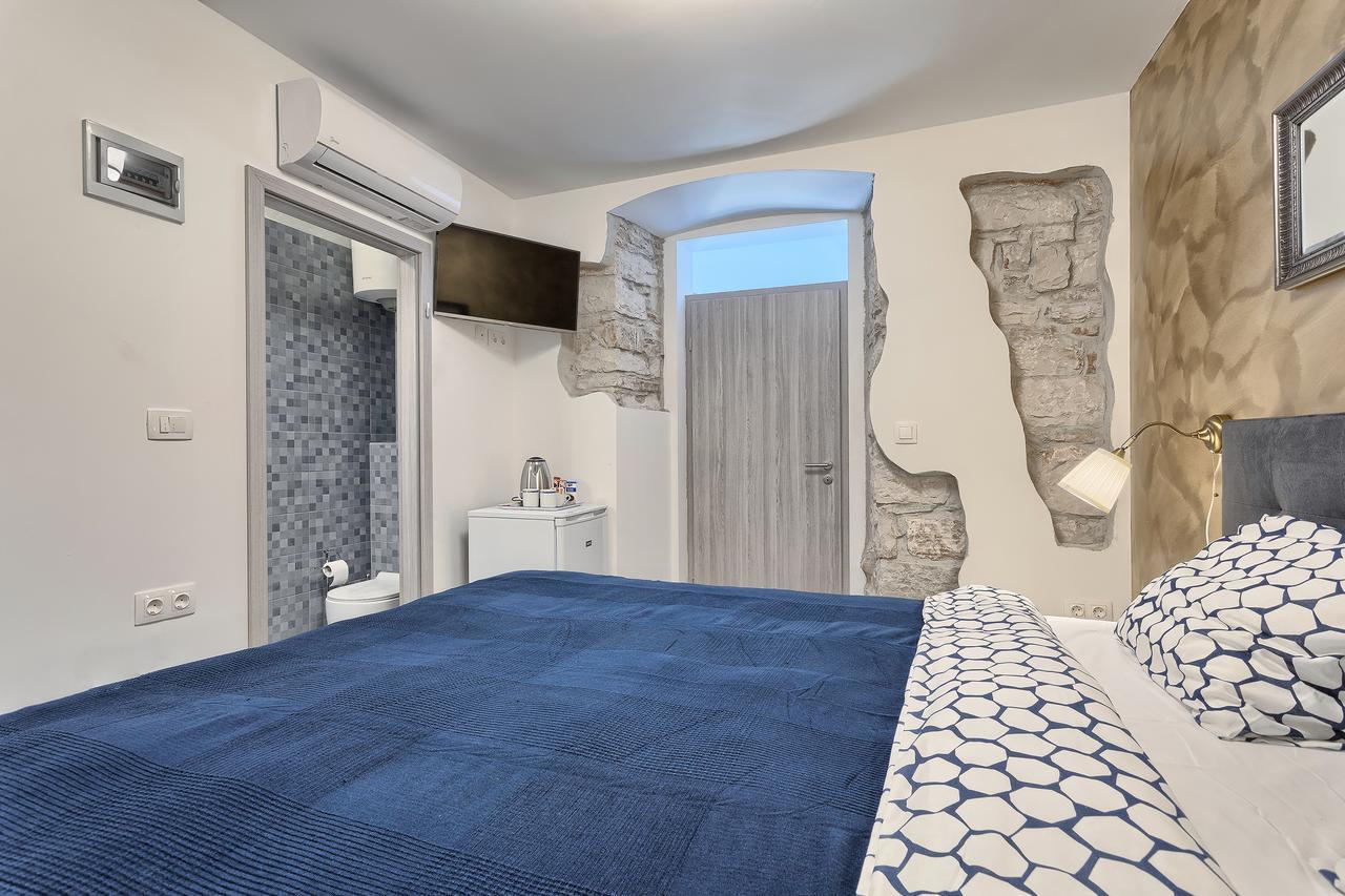 Luxury Flats In City Centre Pula Buitenkant foto