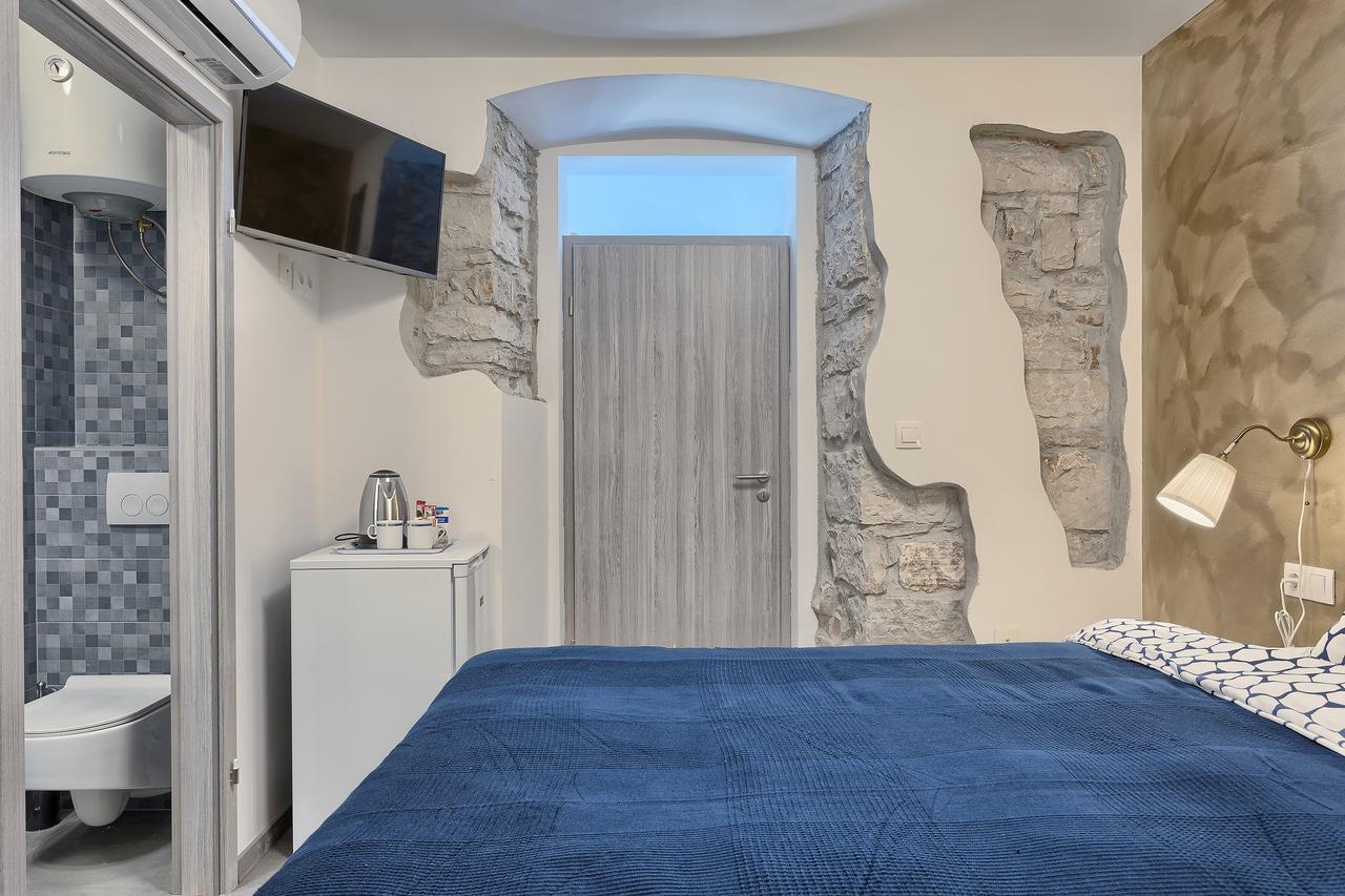 Luxury Flats In City Centre Pula Buitenkant foto