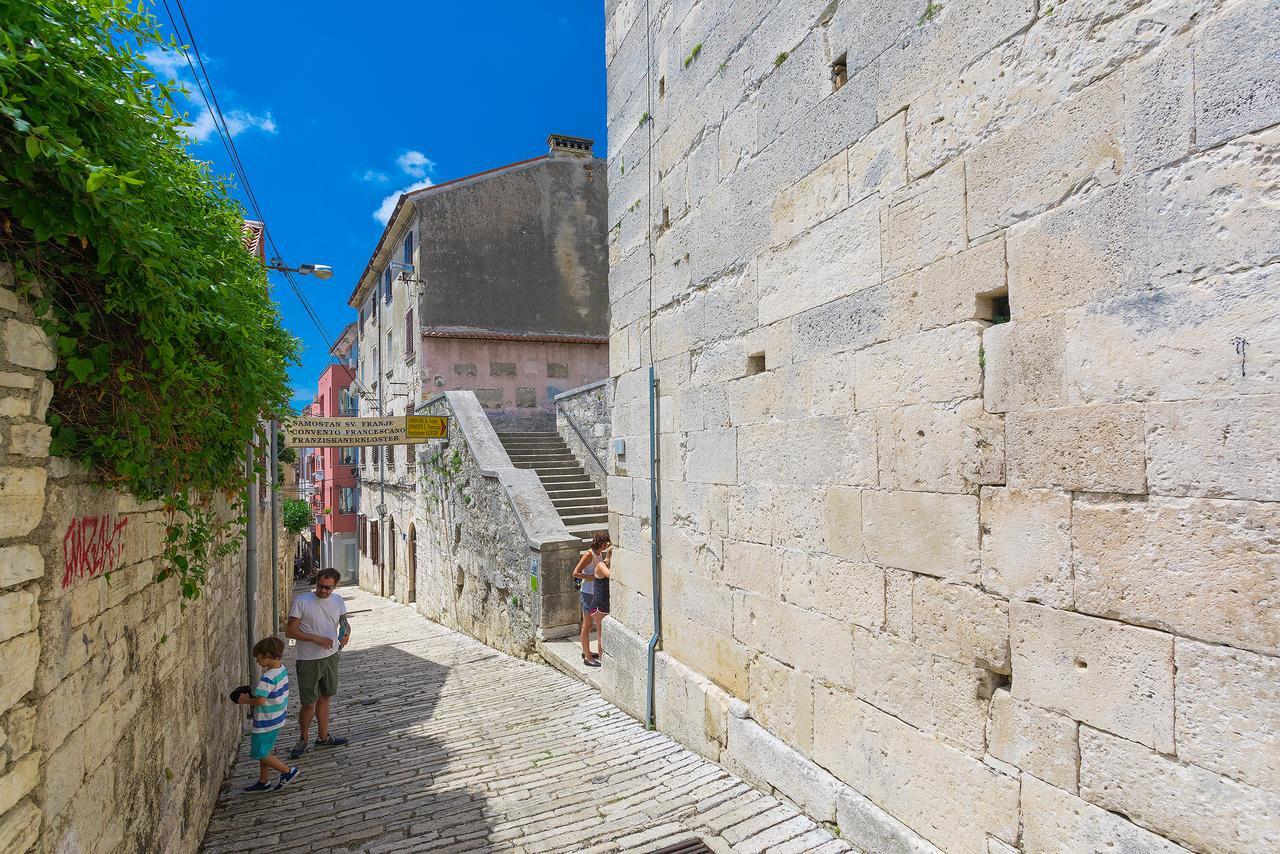 Luxury Flats In City Centre Pula Buitenkant foto